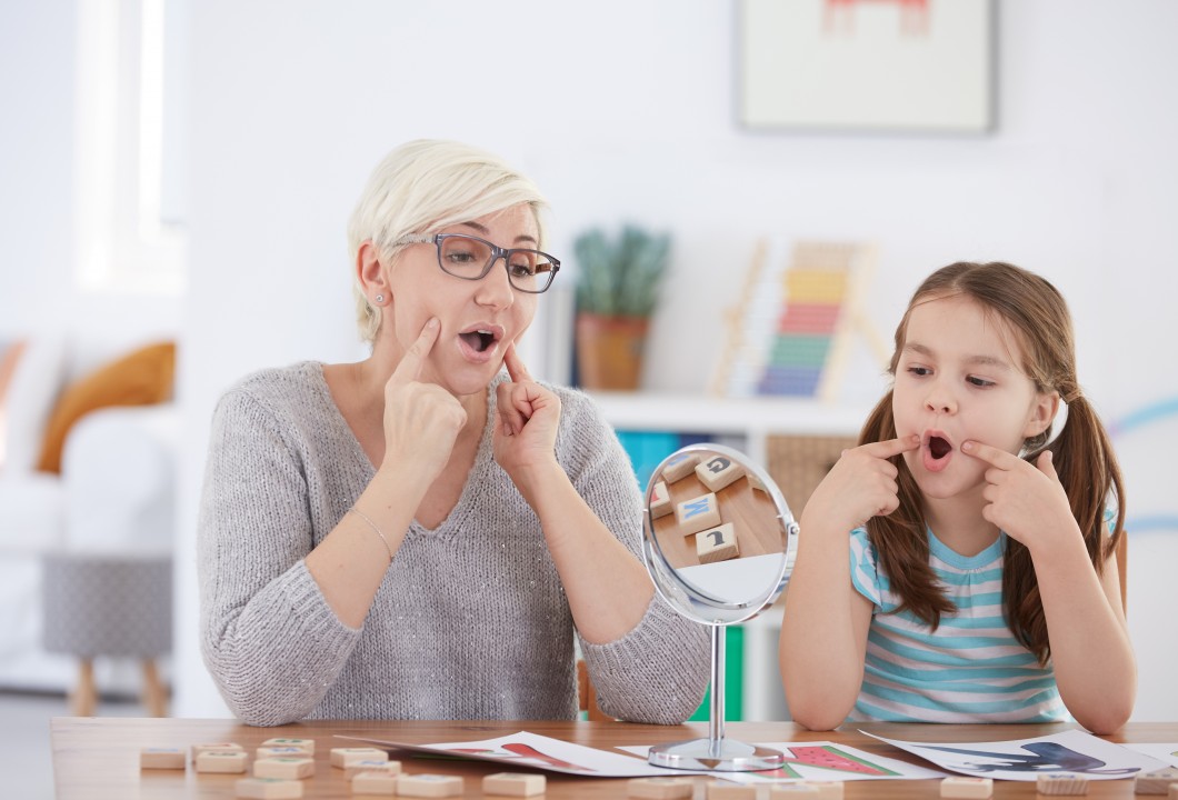 woman-teaching-child-speech-therapy