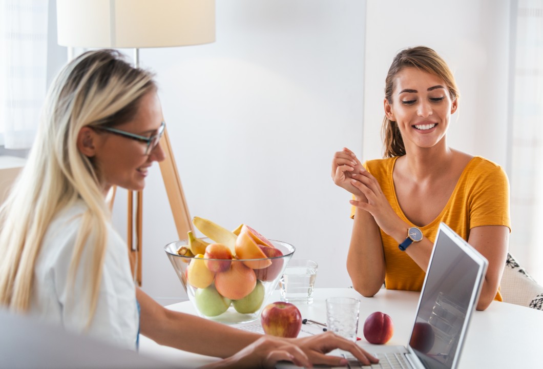 woman visiting a dietitian