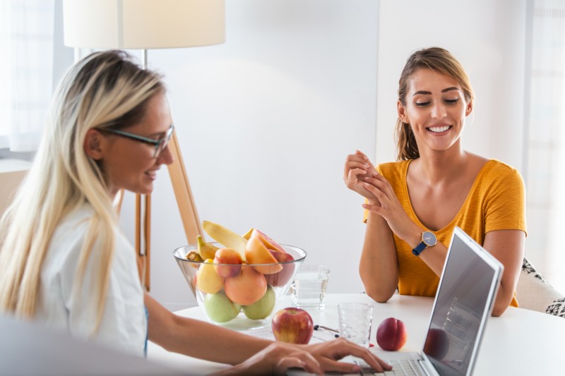 woman visiting a dietitian